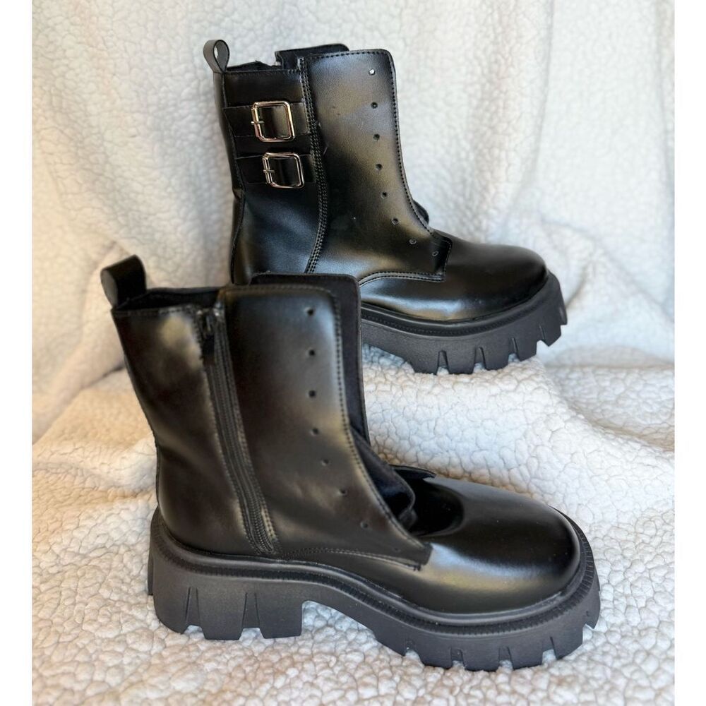 Boots  - Picture 2 of 9